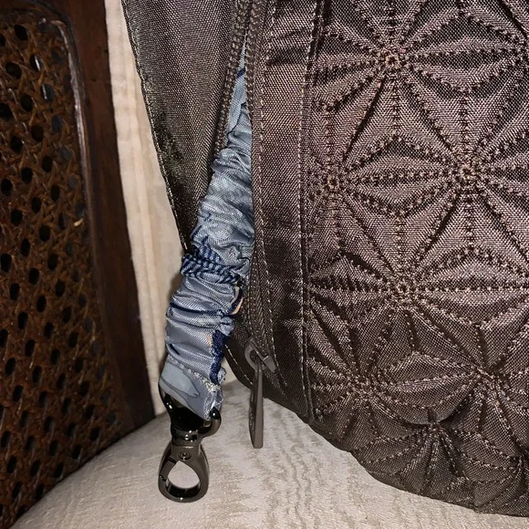 Lug Scuttle RFID Tote - Picture 4 of 12